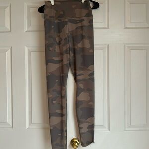 Alo Camo legggings in Great condition